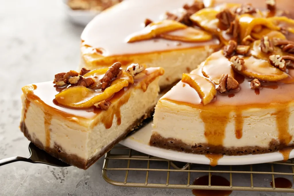 A delicious cheesecake that you can eat on your wedding, decorated with caramel, nuts and sauteed apple slices.